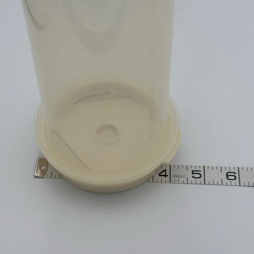 Rubbermaid Servin' Saver Pasta Spaghetti‎ Keeper Storage with Easy Measure Lid